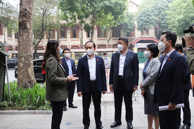 Chủ tịch HĐND thành phố Nguyễn Ngọc Tuấn kiểm tra công tác phòng, chống dịch tại quận Hoàn Kiếm 